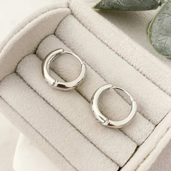 925 Sterling Silver Small Hoop Earrings Small Huggies Minimalist Hoop Earrings - Picture 9 of 11